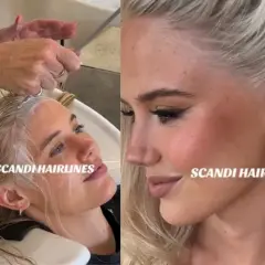 Blondynka w salonie fryzjerskim, gdzie powstaje jej scandi hairline. Włosy są rozjaśniane przy skórze głowy.